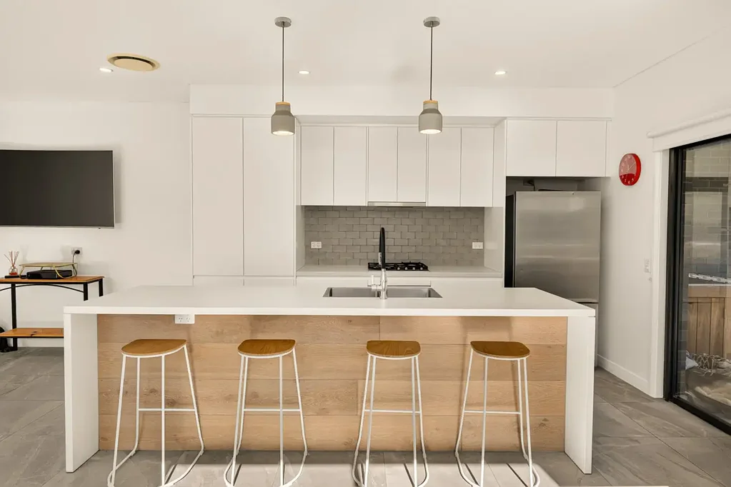 Old Toongabbie 5部屋 Spacious Modern Duplex Offering Exceptional Family Flexibility