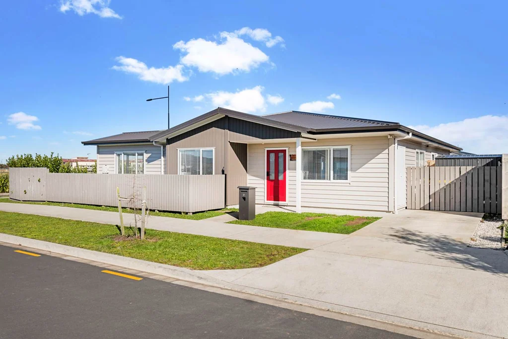 Takanini 3房  Parkside Location – Modern Family Living Awaits