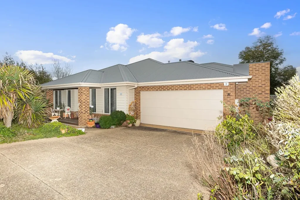10 Hazelwood Drive, Forest Hill, NSW 2651