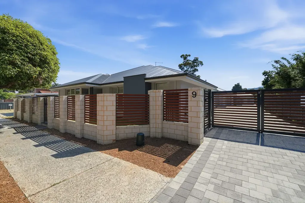 Forrestfield 3ਬੈੱਡਰੂਮ ONLY 1 YEAR OLD  THIS IMMACULATE 3 BEDROOM 2 BATHROOM HOME  WITH SEPARATE THEATRE IN A SOUGHT-AFTER LOCATION