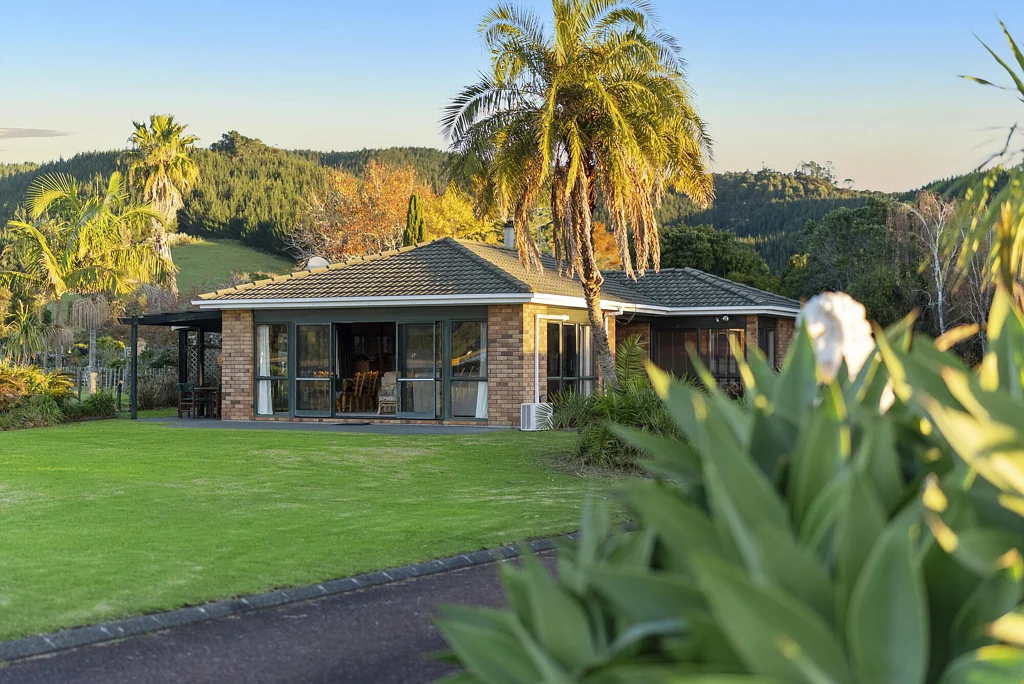 Kawakawa Bay 4Moenga Waterfront Luxury With Dual Living