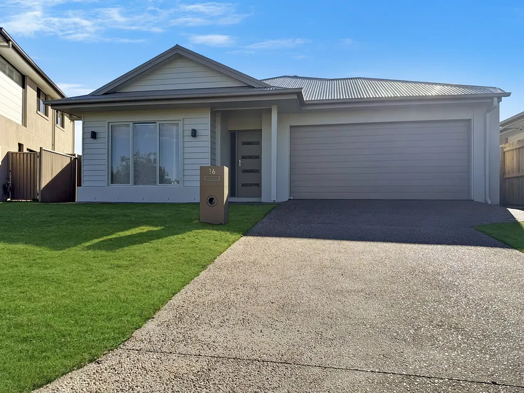 Brand new house - Narangba Valley State School Catchment