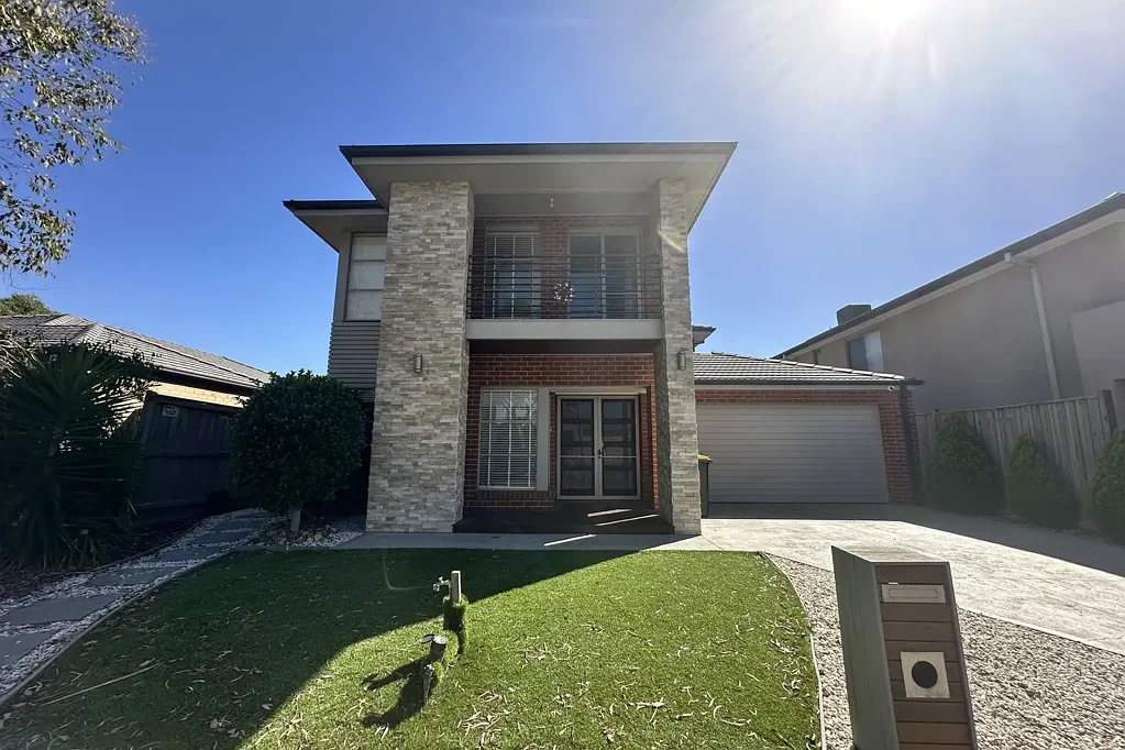 Modern 4-beds Living in Kingsford Estate Point Cook
