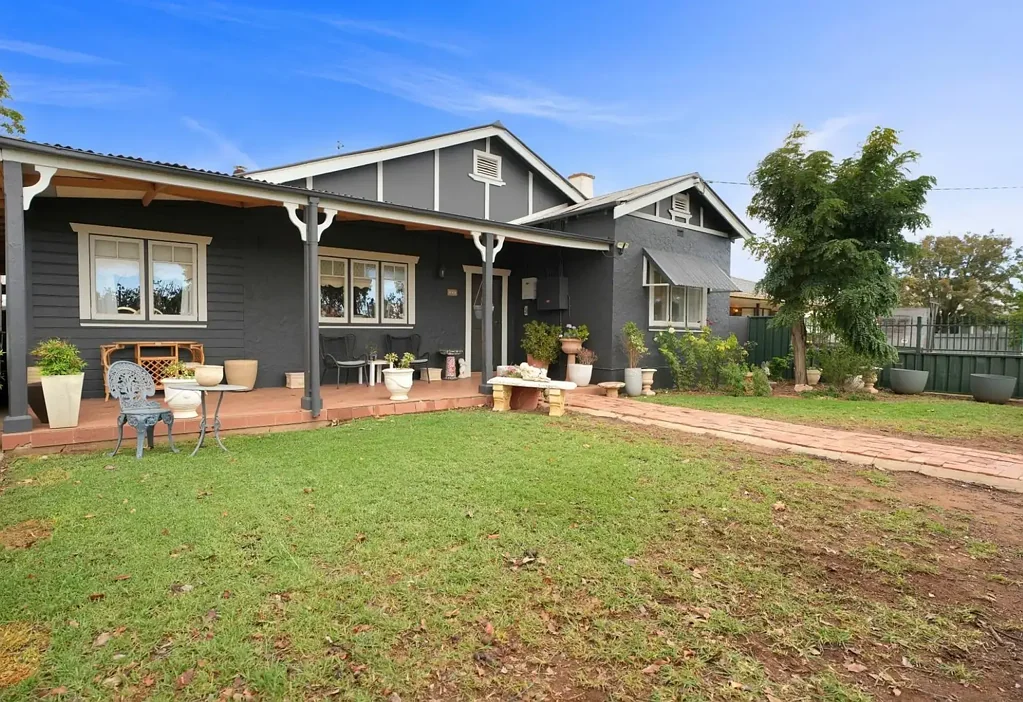 Narromine 4ਬੈੱਡਰੂਮ Character Home in an Unbeatable Location