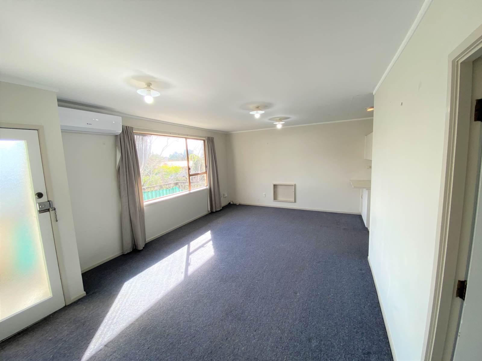 2/748 Richardson Road, Hillsborough, Auckland, 2 침실, 1 욕실