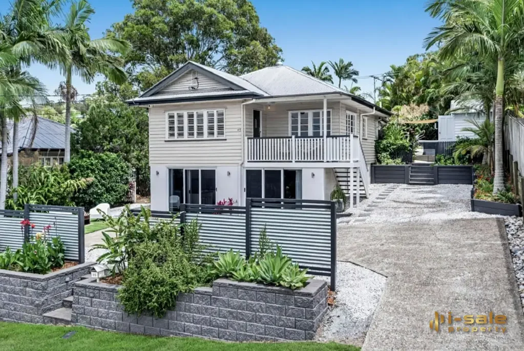 Stunning dual living family home at carina Heights