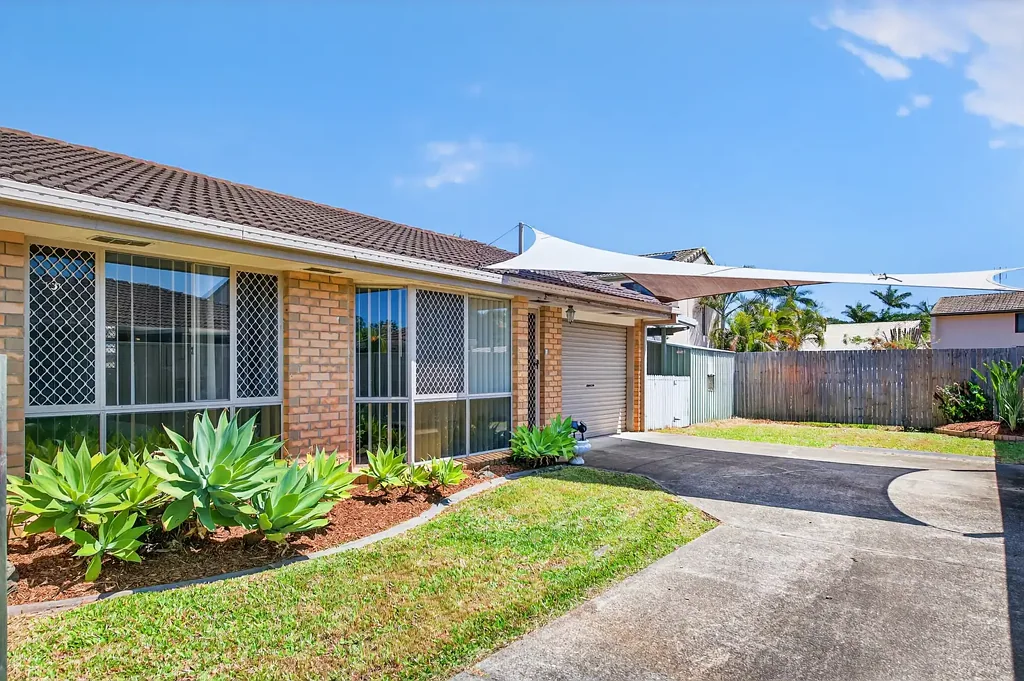 2/8 Riccarton Place, Labrador, QLD 4215