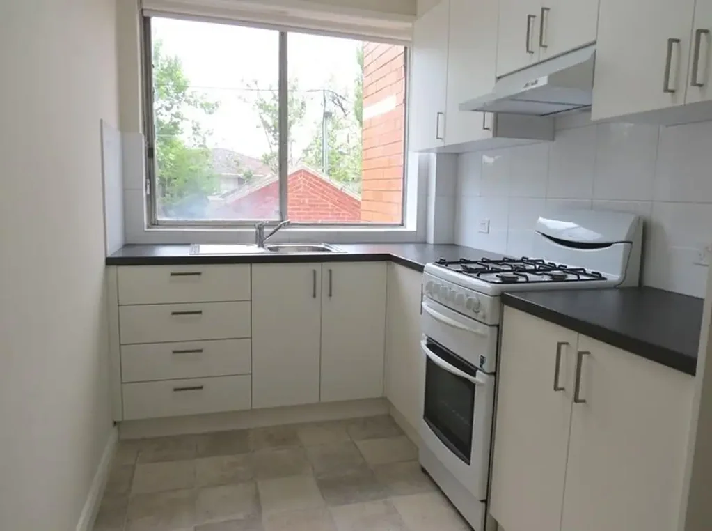 CLEAN, MODERN AND SPACIOUS!