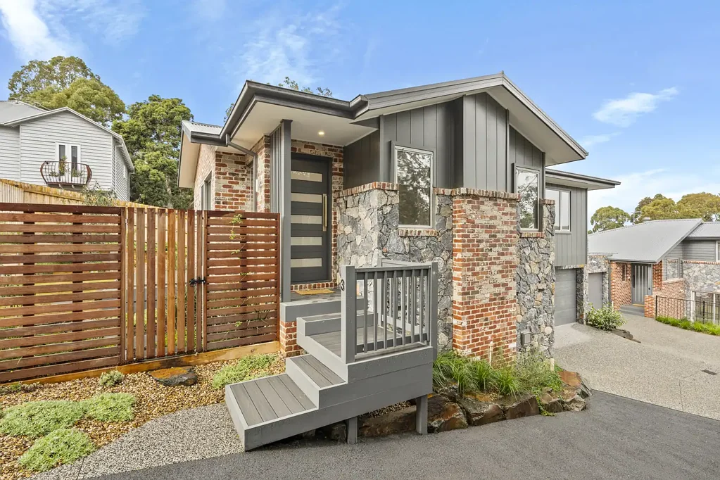 Eltham 3房 全新联排别墅新上市！ New Townhouse Just Listed!