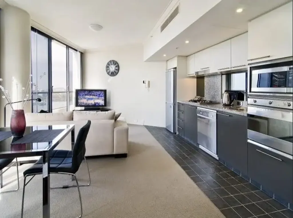 East-Facing 1-Bedroom Apartment with Ultimate Convenience