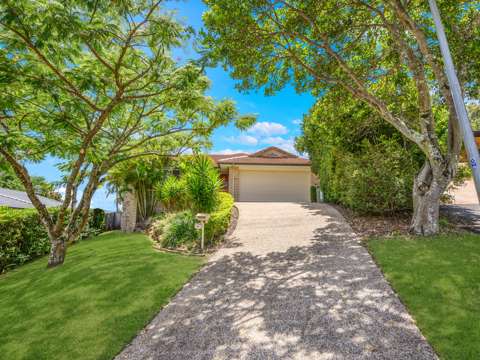 Currumbin Waters 4 Bedroom SUNNY ELEVATED POSITION