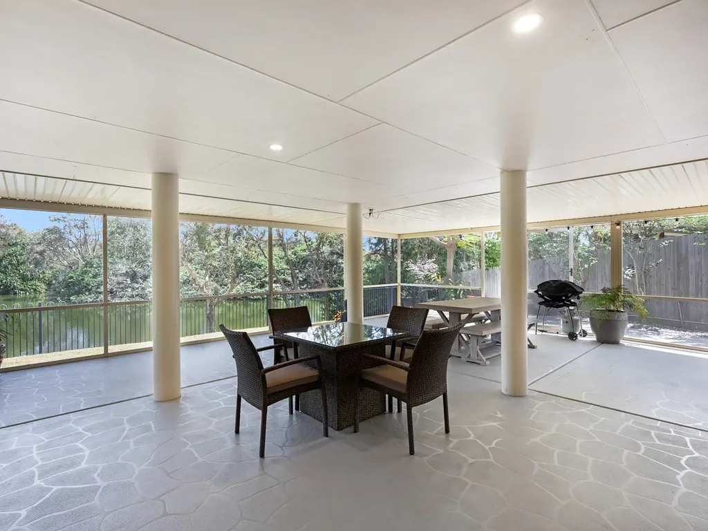 Urangan 3房  Ultimate Outdoor Lifestyle - On the Lake!
