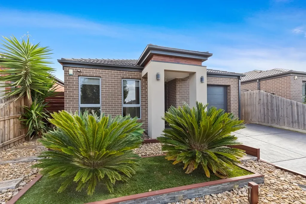 Stylish, Low-Maintenance Living in the Heart of Convenience