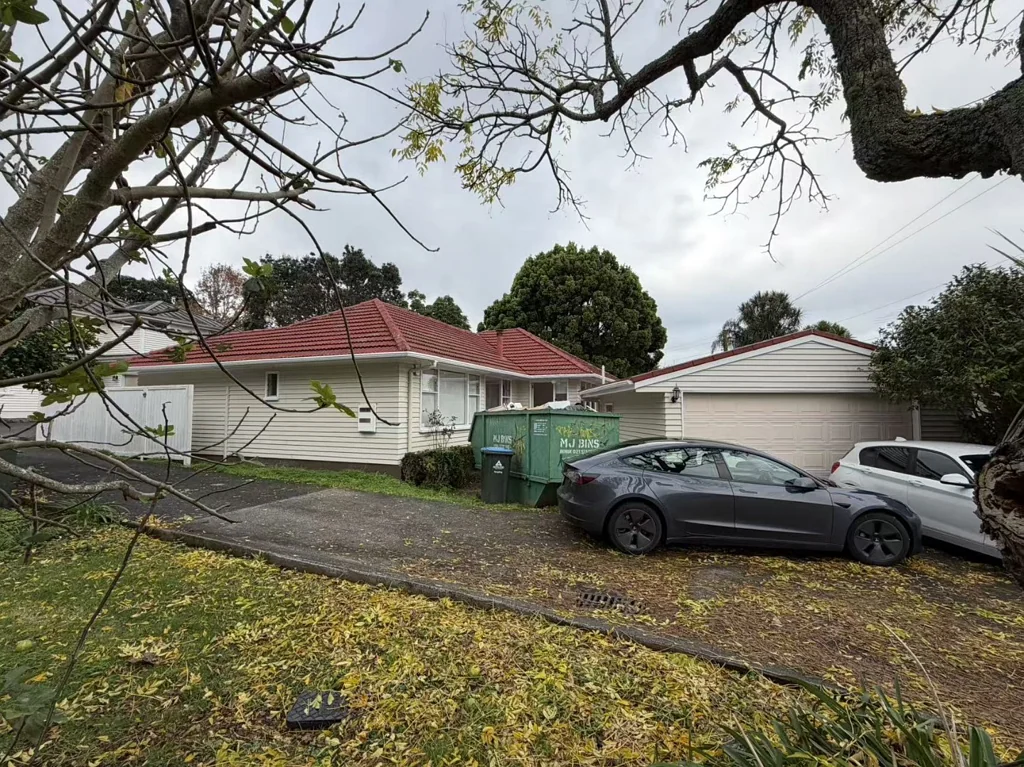 Spacious 4 Bedroom + Study Home with 2 Bathrooms in Prime Greenlane Location