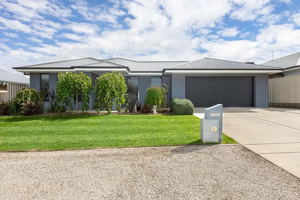 20 Cunjegong Loop, Gobbagombalin, NSW 2650