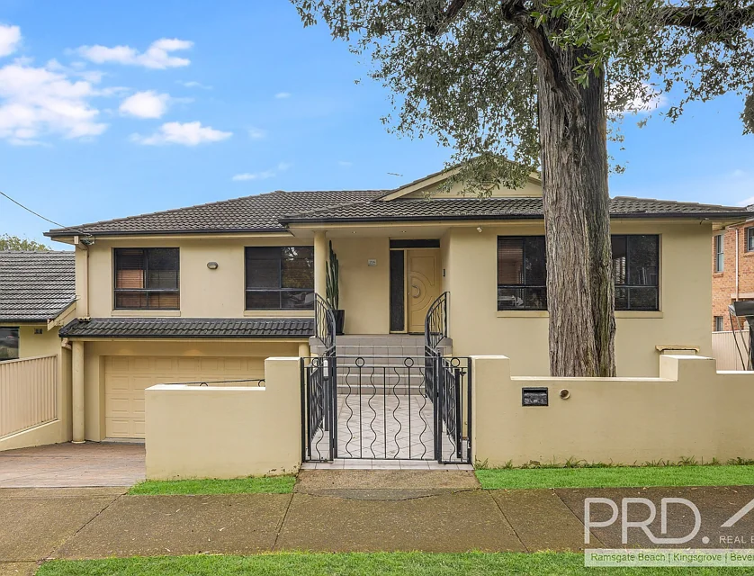 20 & 20A Armitree Street, Kingsgrove, South Western Suburbs, 6 침실, 3 욕실, House