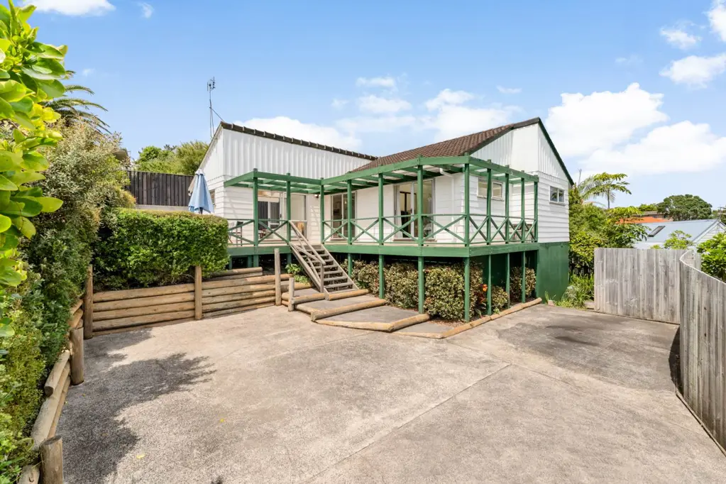 10 Meadowood Drive, Unsworth Heights, North Shore City, Auckland