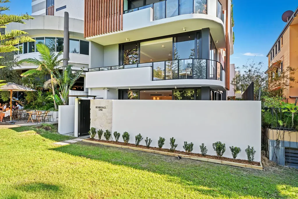 Mermaid Beach 4房  Brand New Private Villa – Rare and Exclusive Beachside Retreat
