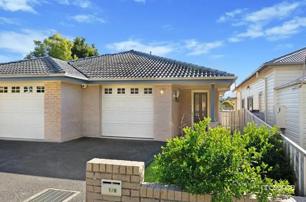 COMFORTABLE SINGLE-LEVEL AIR-CONDITIONED HOME IN CONVENIENT LOCATION