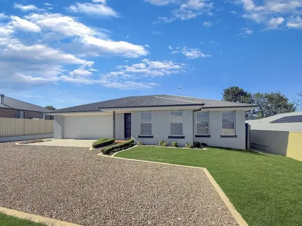 9 Fairleigh Place, Kelso, NSW 2795