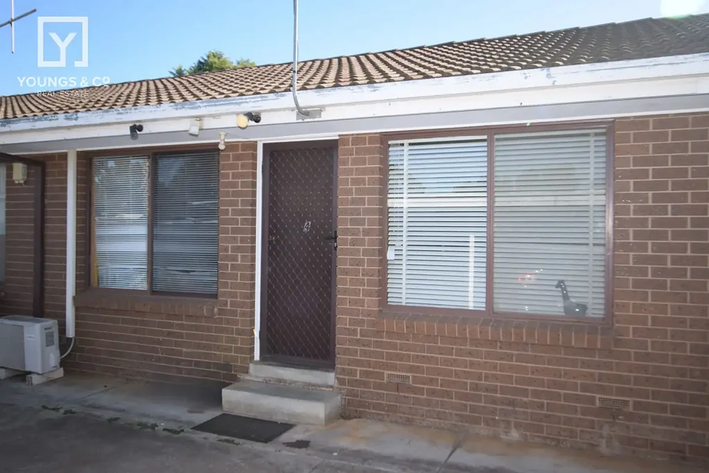 CENTRAL ONE BEDROOM IN GOOD CONDITION
