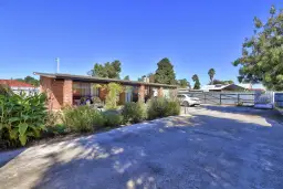 232 B HENRY ST, Deniliquin