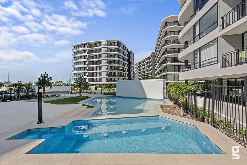 Hope Island 2房  Luxury Apartment Living Surrounded by Golf Courses, Marina & Lifestyle