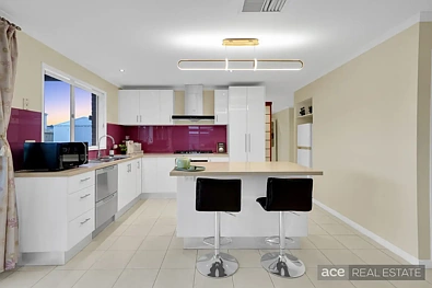 16 Seaeagle Avenue, Point Cook, VIC 3030, 3 slaapkamers, 2 badkamers, House