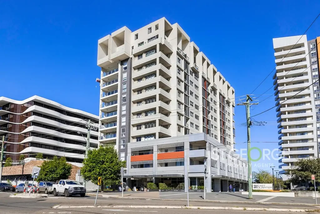 Stylish and Spacious 2 Bedroom Apartment, Close to Everything - Furnished