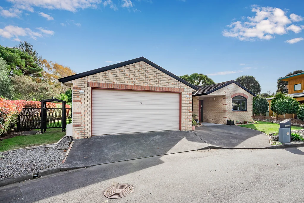 Paraparaumu 3 Bedroom Attractive Home Close to Amenities