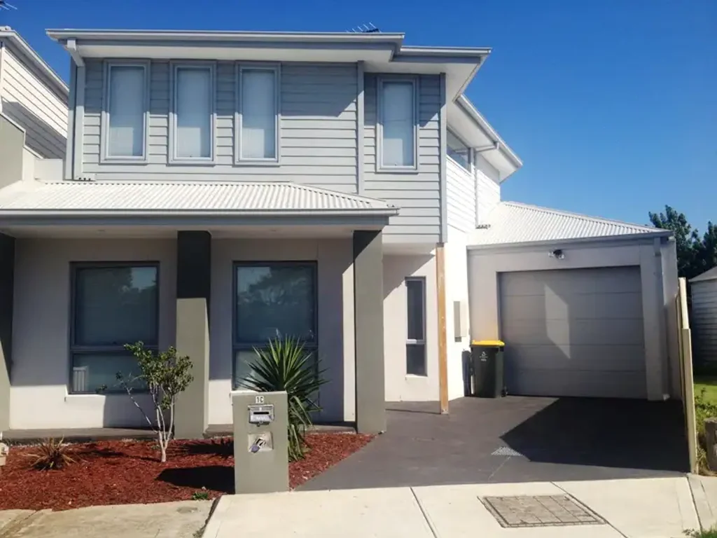 DOUBLE STOREY TOWNHOUSE