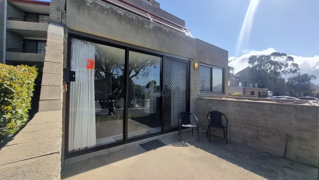 $650/week - 12 month lease - 3 bedroom, 2 bathroom