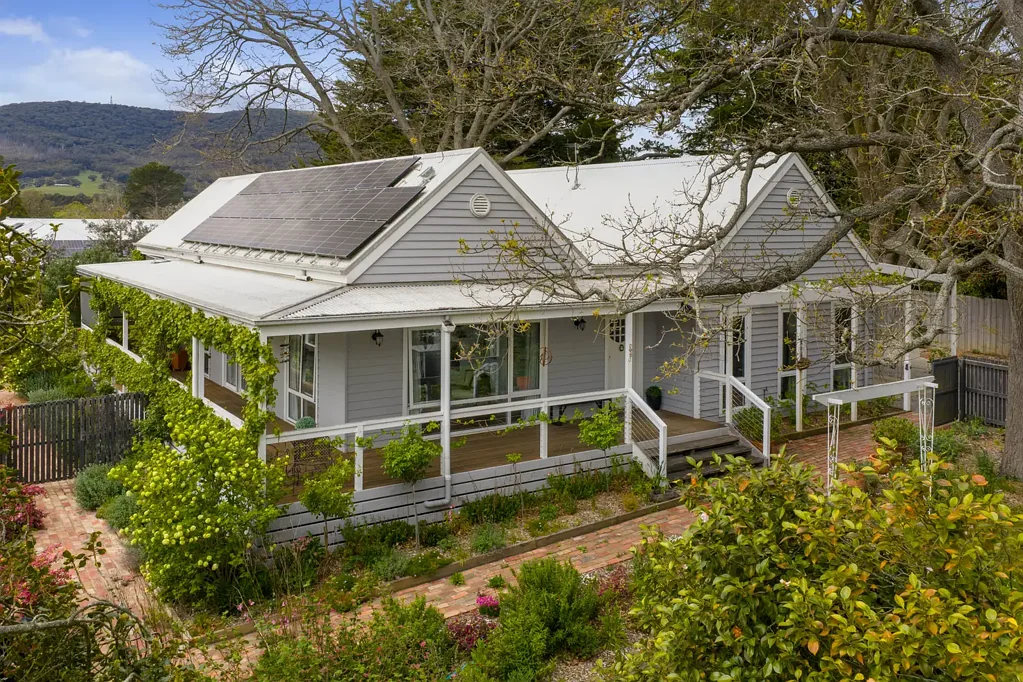 18 Morris Road, Woodend, VIC 3442