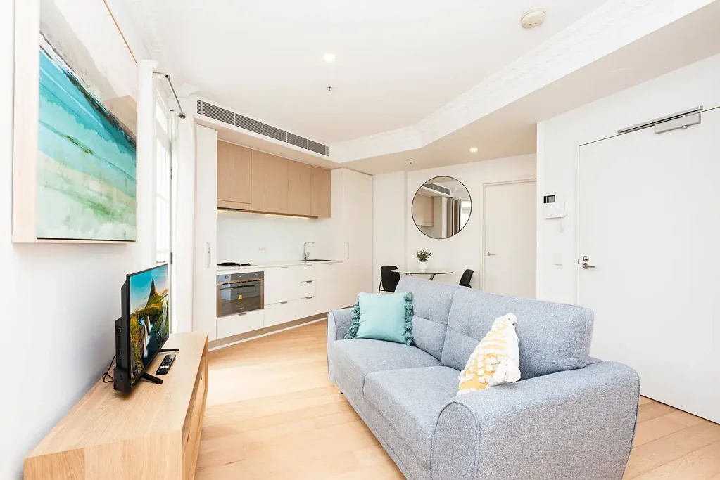 FURNISHED STUDIO WITH A PRIVATE VIEW @ POTTS POINT * Call before attending