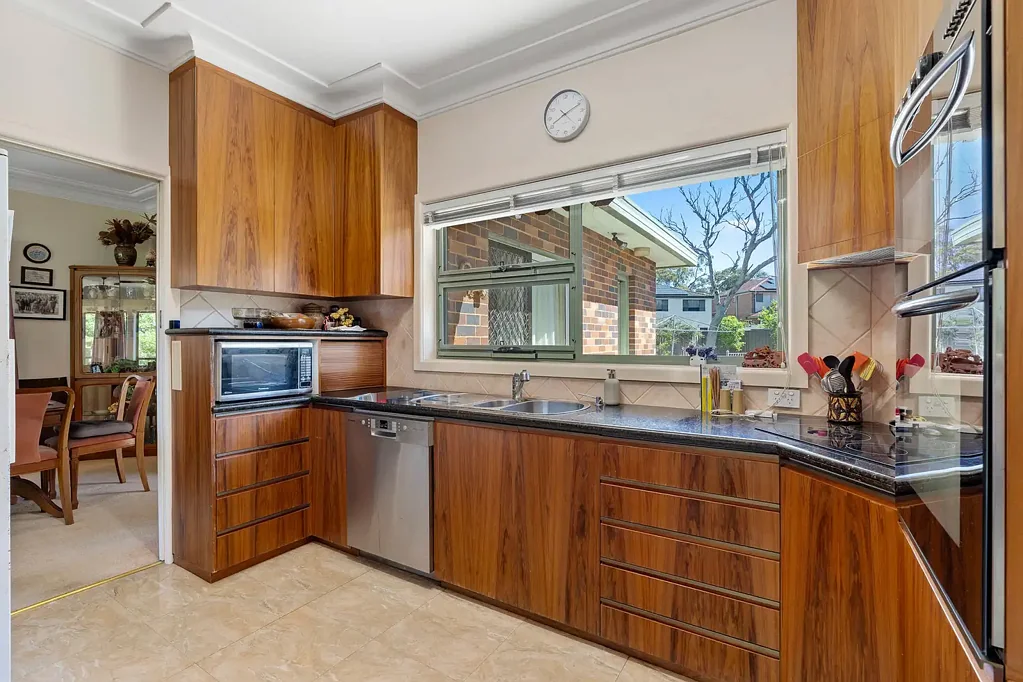 Yowie Bay 4房 Yowie Bay宝地 东北朝向 广阔地块 家庭友好 滨水潜力 自然采光 便捷生活 Rare Gem | In the heart of Yowie Bay | First time offered EVER