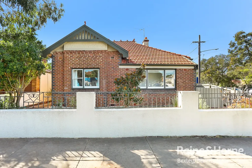 Charming 2-Bedroom House in Bexley