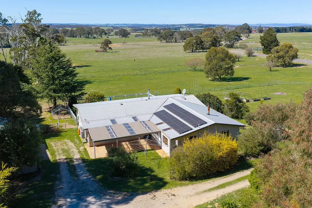 Crookwell Spacious clouded home with character, versatility and entertaining spaces
