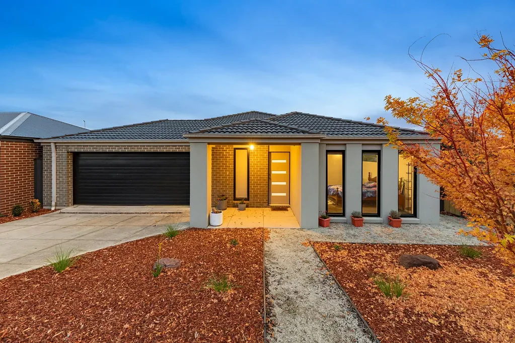 31 Meadowlea Crescent, Pakenham, VIC 3810