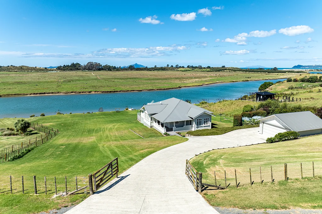 Waipu 3Kwarto Bespoke Living By The Water - Make It Yours