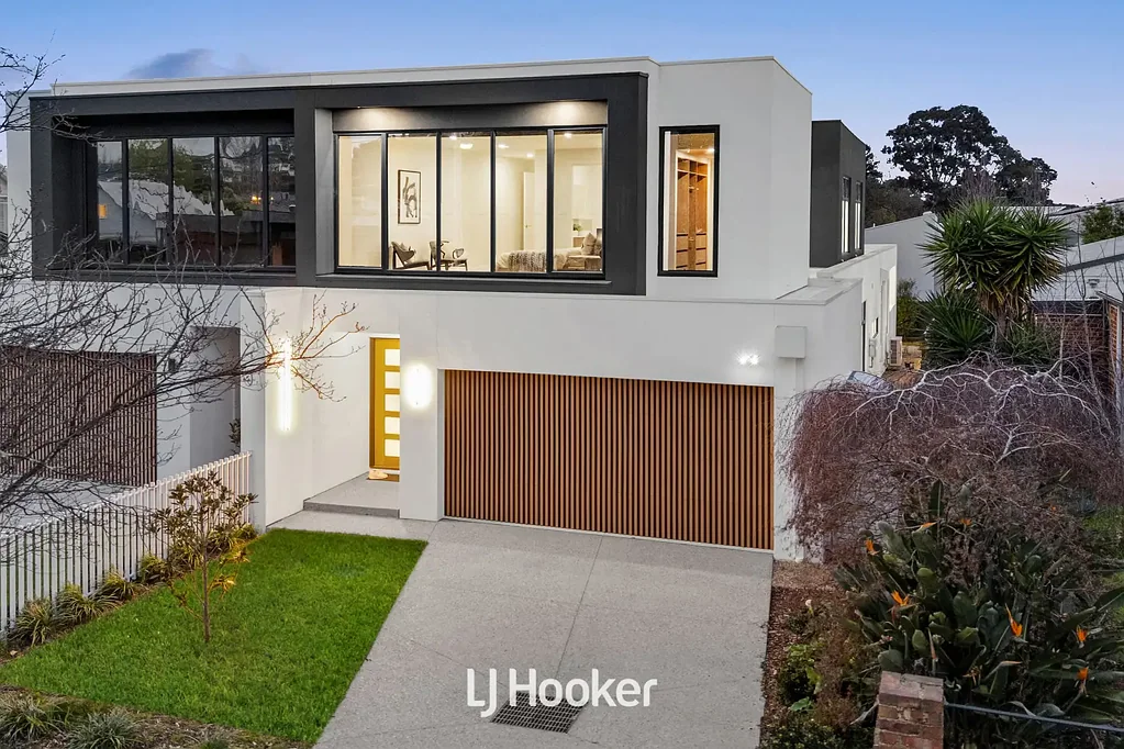 Berwick 4Zimmer Contemporary Family Luxury with Exceptional Space & Sophisticated Living
