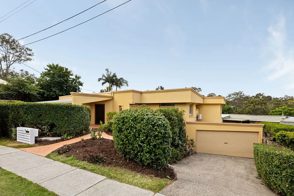 33 Chapel Hill Road, Chapel Hill, QLD 4069