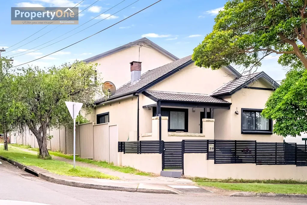 Lakemba 7બેડરૂમ Exceptional Family Home with Bonus Granny Flat in Prime Lakemba Location for Auction. Don't miss out.