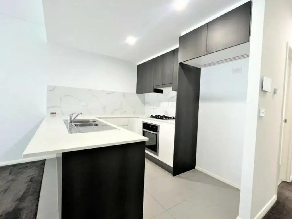 MODERN TWO BEDROOM APARTMENT IN PRIME PENRITH LOCATION