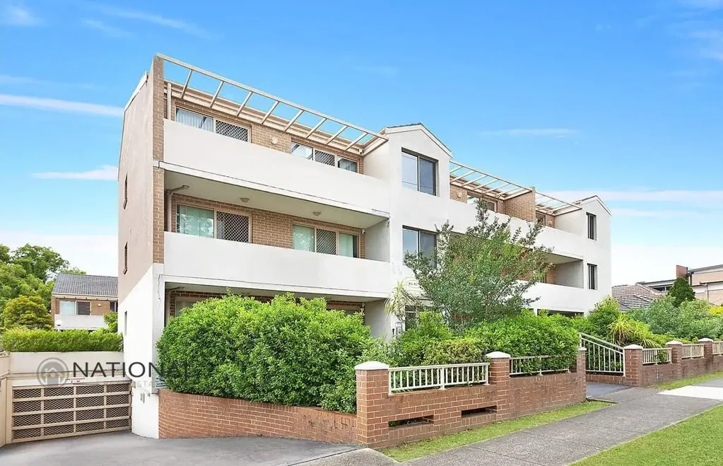 Modern 2-Bedroom Ground Floor Unit with Private Courtyard | Prime Guildford Location