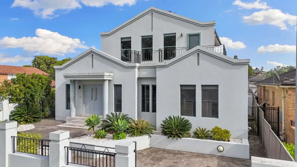 Greystanes 5 Bedroom CORNER POSITION, WALK TO SHOPPING