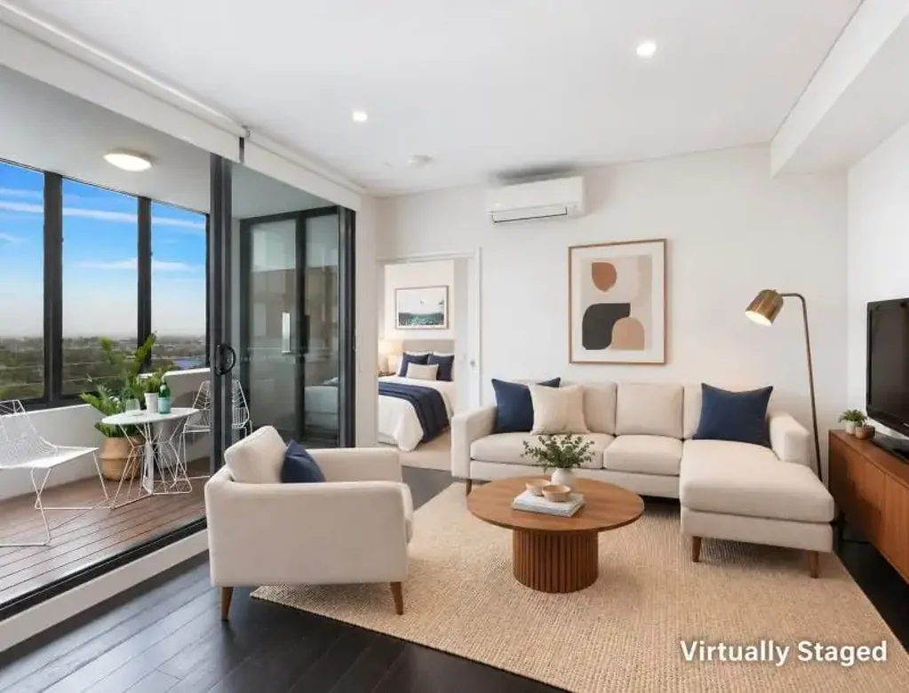 Stylish Apartment with Stunning Water & District Views
