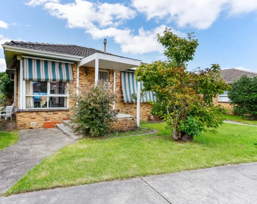Mordialloc 2房 Mordialloc中心位置 两卧潜力住宅 步行生活便利 海滩公园近邻 蓝筹地段价值 UNDER OFFER