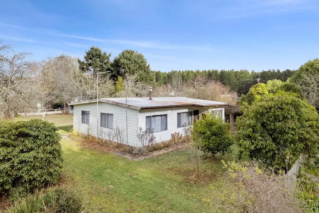 Lyonville 3 Bedroom Ranch-style home on rare 5057m² Block