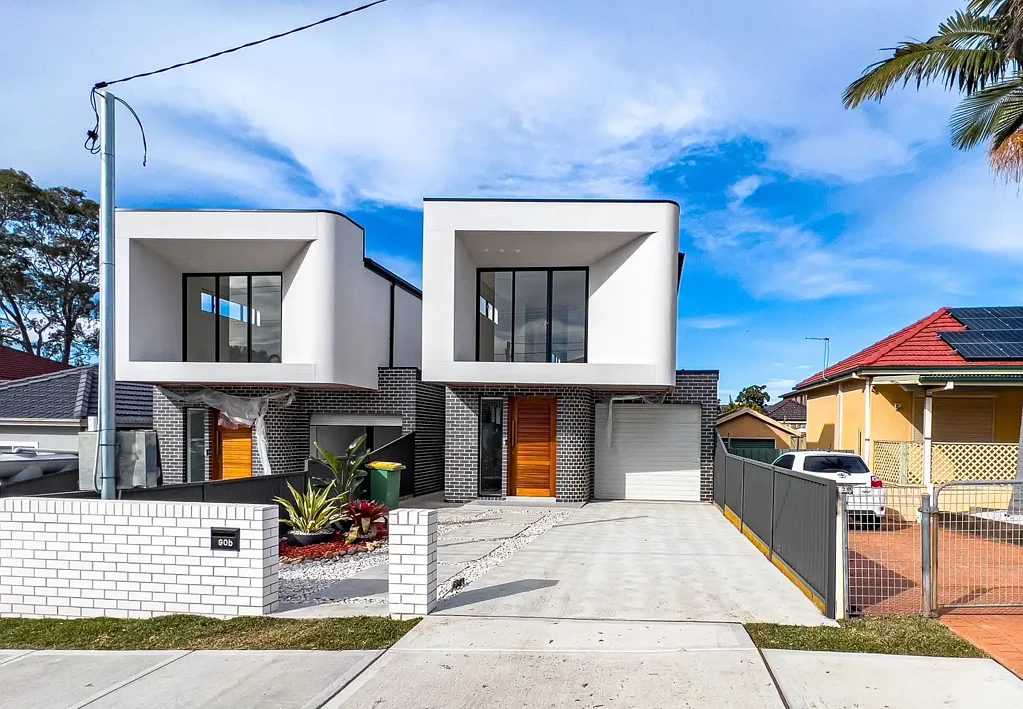 “Luxury Like New 5 Bedrooms Double Storey Home”