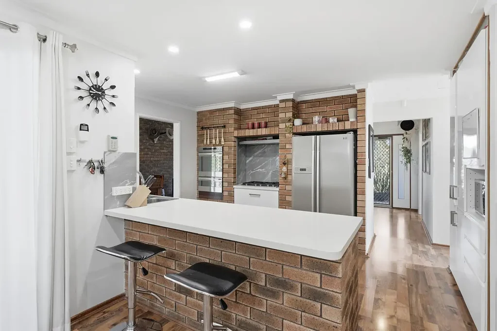 Thornlie 3कमरा Beautifully Renovated Family Living with Exceptional Workshop Space!!